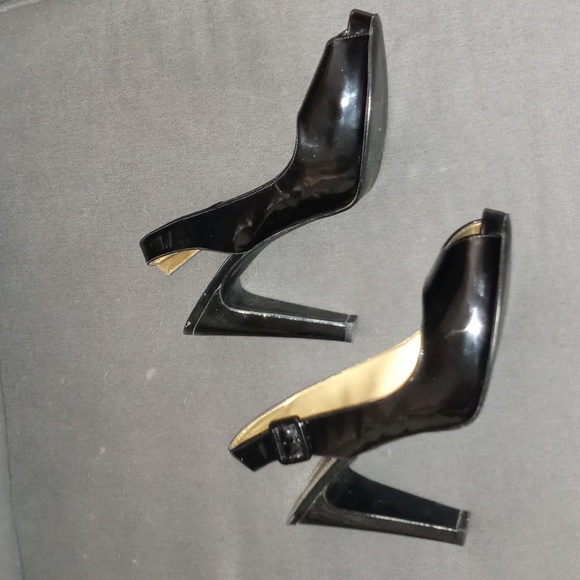 Guess peep to pumps - Picture 2 of 5